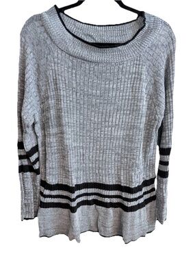 ROZ and ALI 2x Sweater Has A Small Cut In The Neckline See Picture Price Reduced